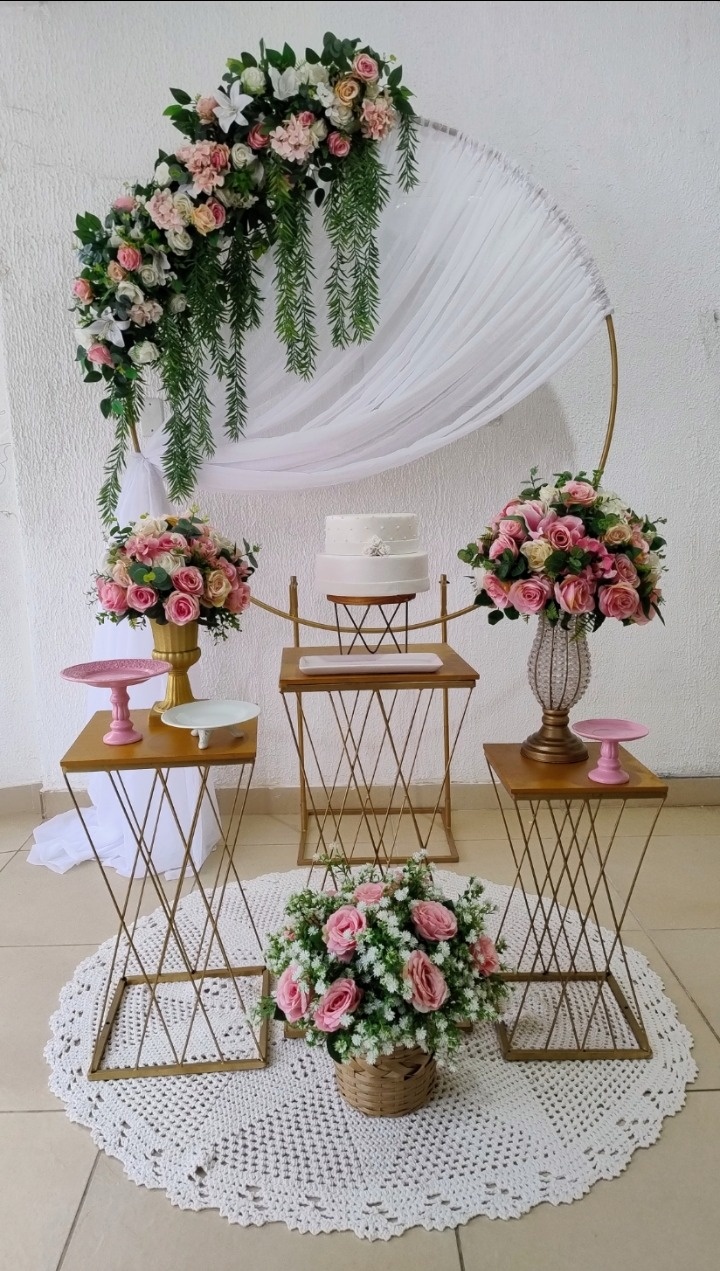 Kit Pegue E Monte - Romântico Floral Rosa - Trio Mesa Quadrada Para Noivado, Casamento, Enlace, Bodas - Neide Locações pegue e Monte 