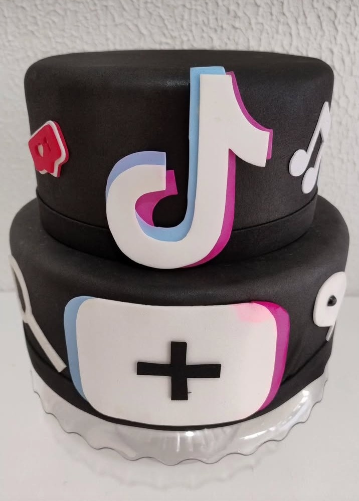 Bolo Cenográfico Tiktok - Neide Locações pegue e Monte 