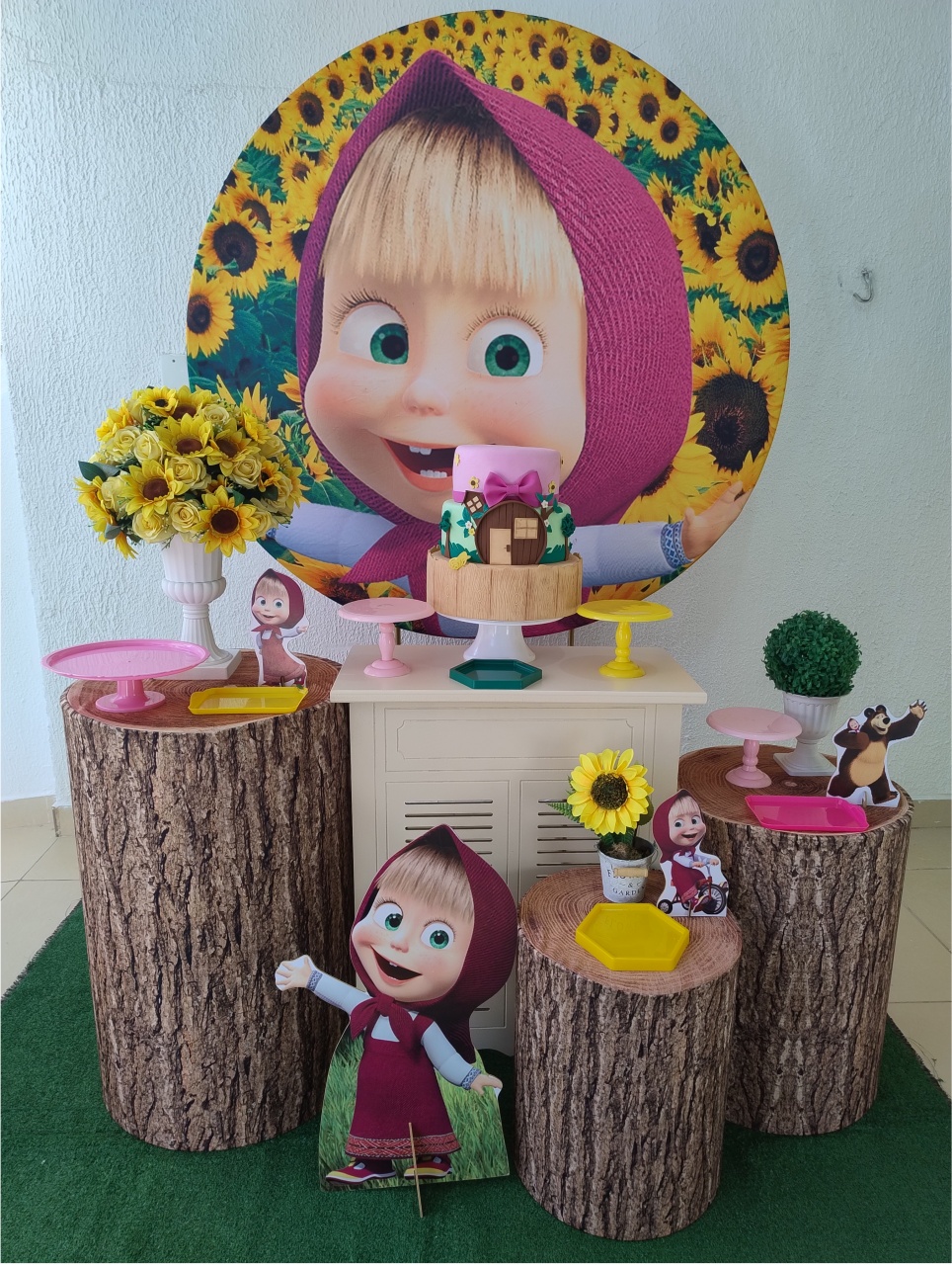 Kit Pegue E Monte Mesa Cômoda Bege Masha Com Displays Versão Masha - Premium - Neide Locações pegue e Monte 