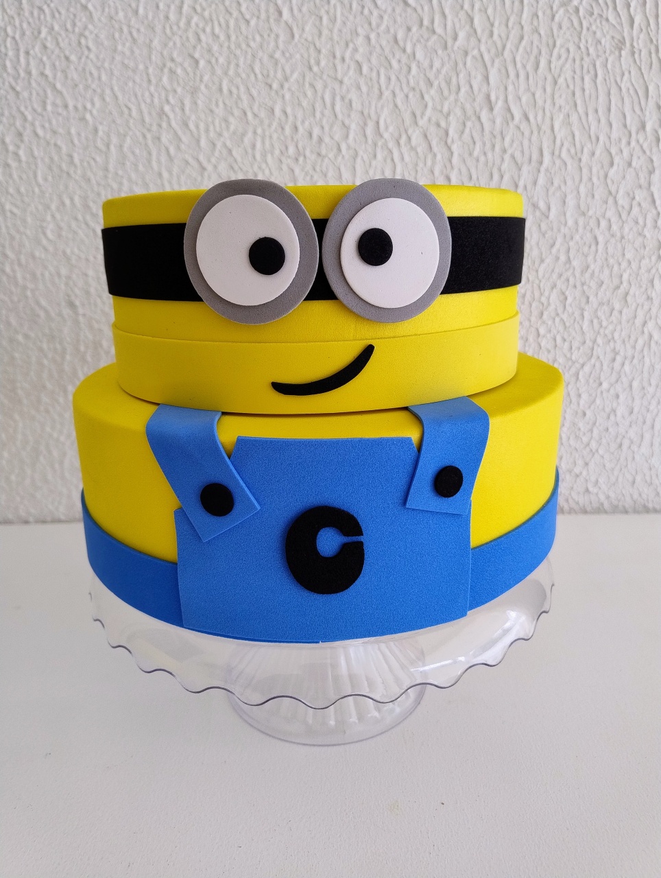 Bolo Cenográfico Minions - Neide Locações pegue e Monte 