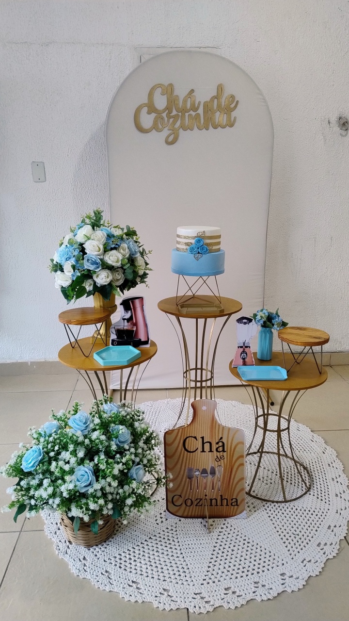 Kit Pegue E Monte Chá de Cozinha, Chá de Casa Nova Bege E Azul Serenity Com Mesa Dourada - Neide Locações pegue e Monte 
