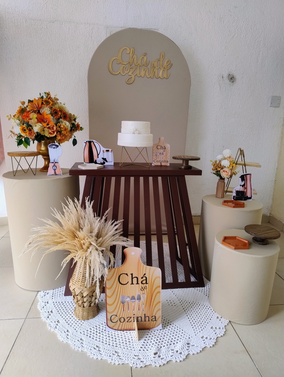 Kit Pegue E Monte Chá de Cozinha, Chá de Casa Nova Bege Com Mesa Ripada - Neide Locações pegue e Monte 