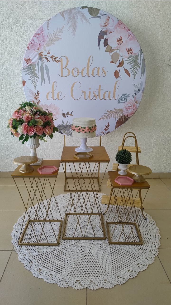 Kit Pegue E Monte Intimista Bodas de Cristal Escadinha Para Lembrancinha E Trio de Mesa Metálica Trançada Dourada - Neide Locações pegue e Monte 