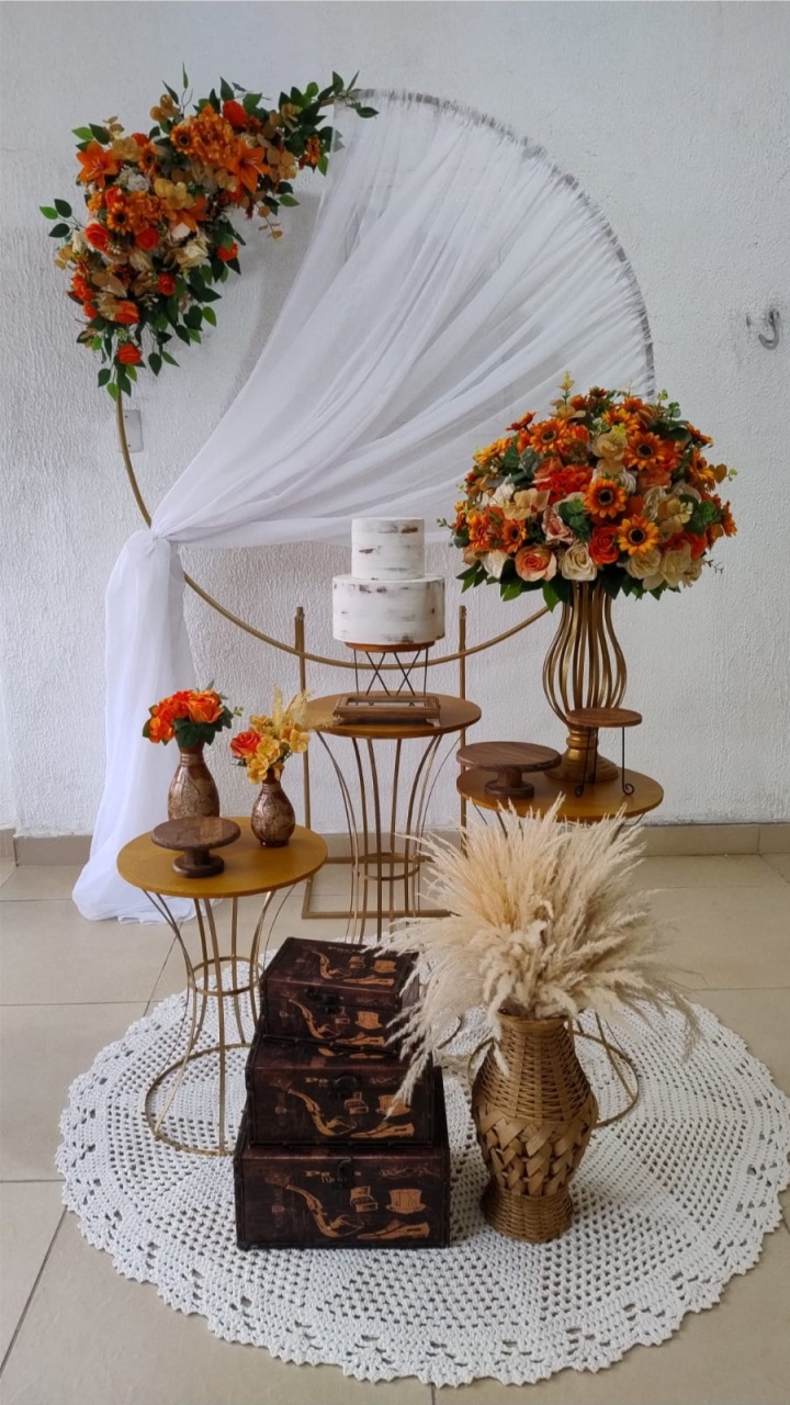 Kit Pegue E Monte Intimista Rústico Romântico Com Florais Terracota, Trio de Mesa Dourada Redonda Para Bodas, Casamento E Noivado - Neide Locações pegue e Monte 