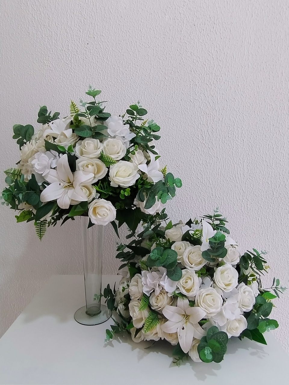 Arranjo Permanente de Flores Artificiais Branco E Creme E Folhagens Tamanho P - Neide Locações pegue e Monte 
