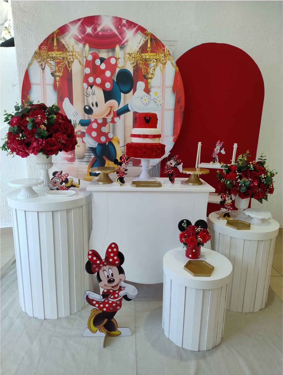 Kit Pegue E Monte Com Trio de Cilindros Ripados Minnie Vermelha Realeza - Luxo - Neide Locações pegue e Monte 
