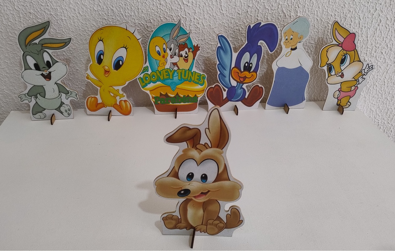 Displays de Mesa Looney Tunes - Neide Locações pegue e Monte 
