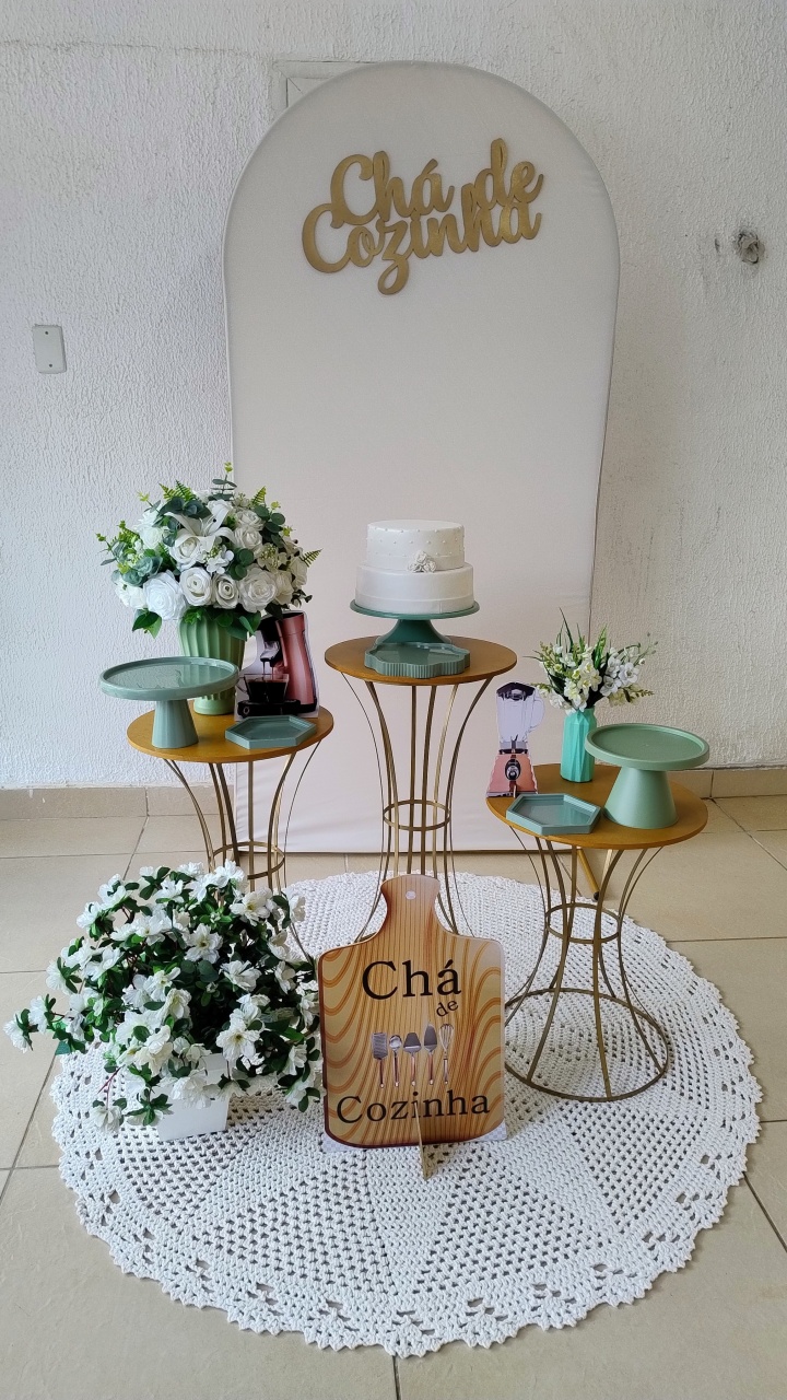 Kit Pegue E Monte Chá de Cozinha, Chá de Casa Nova Bege E Verde Eucalipto Com Mesa Dourada - Neide Locações pegue e Monte 
