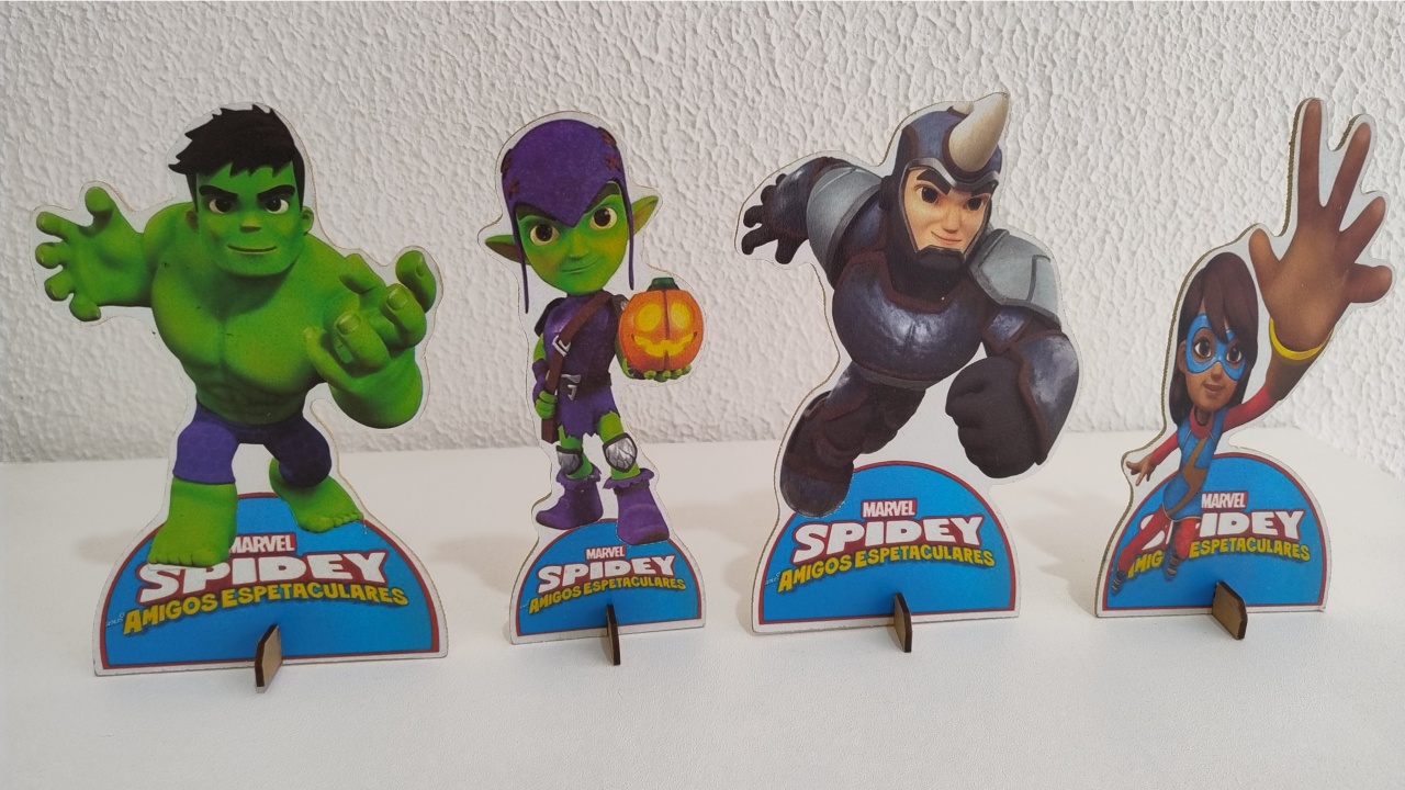 Display de Mesa Spidey E Seus Amigos Com Hulck - Neide Locações pegue e Monte 