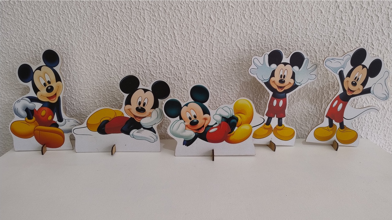 Display Mickey Clássico - Neide Locações pegue e Monte 