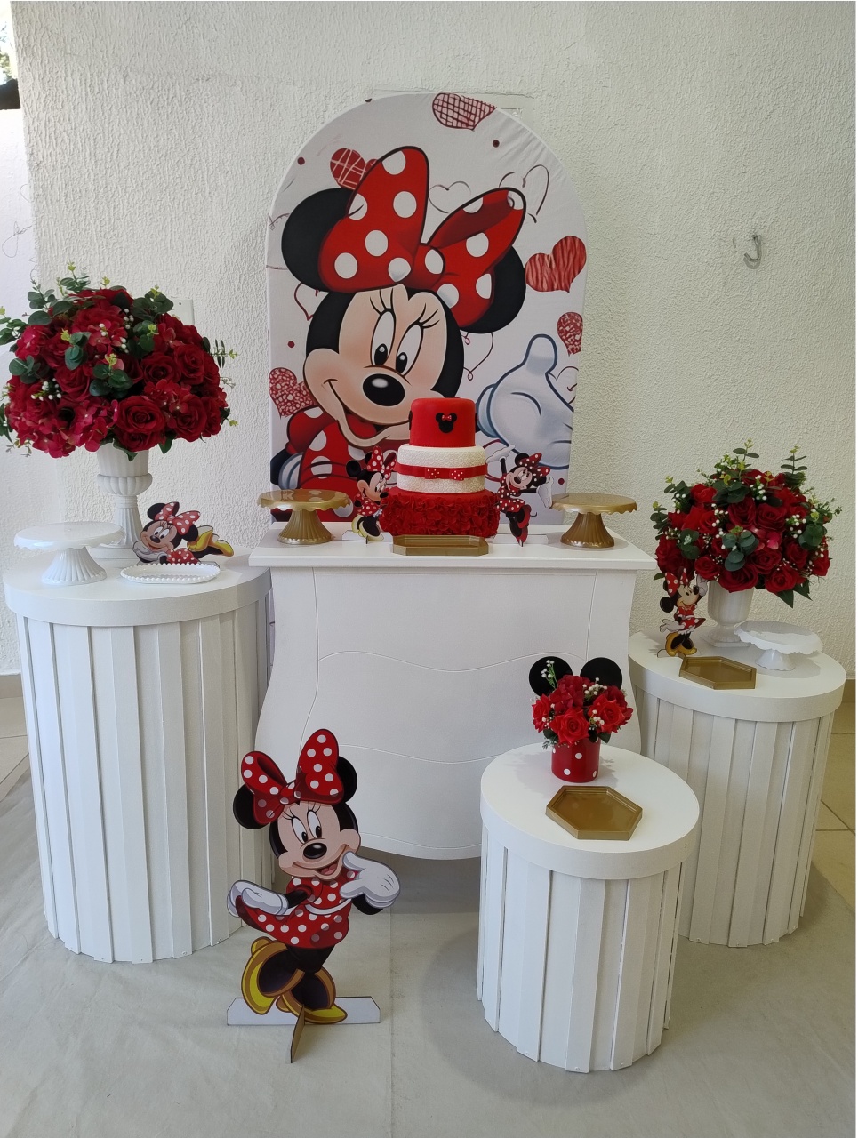 Kit Pegue E Monte Com Painel Romano E Trio de Cilindros Ripados Minnie Vermelha Realeza - Premium - Neide Locações pegue e Monte 