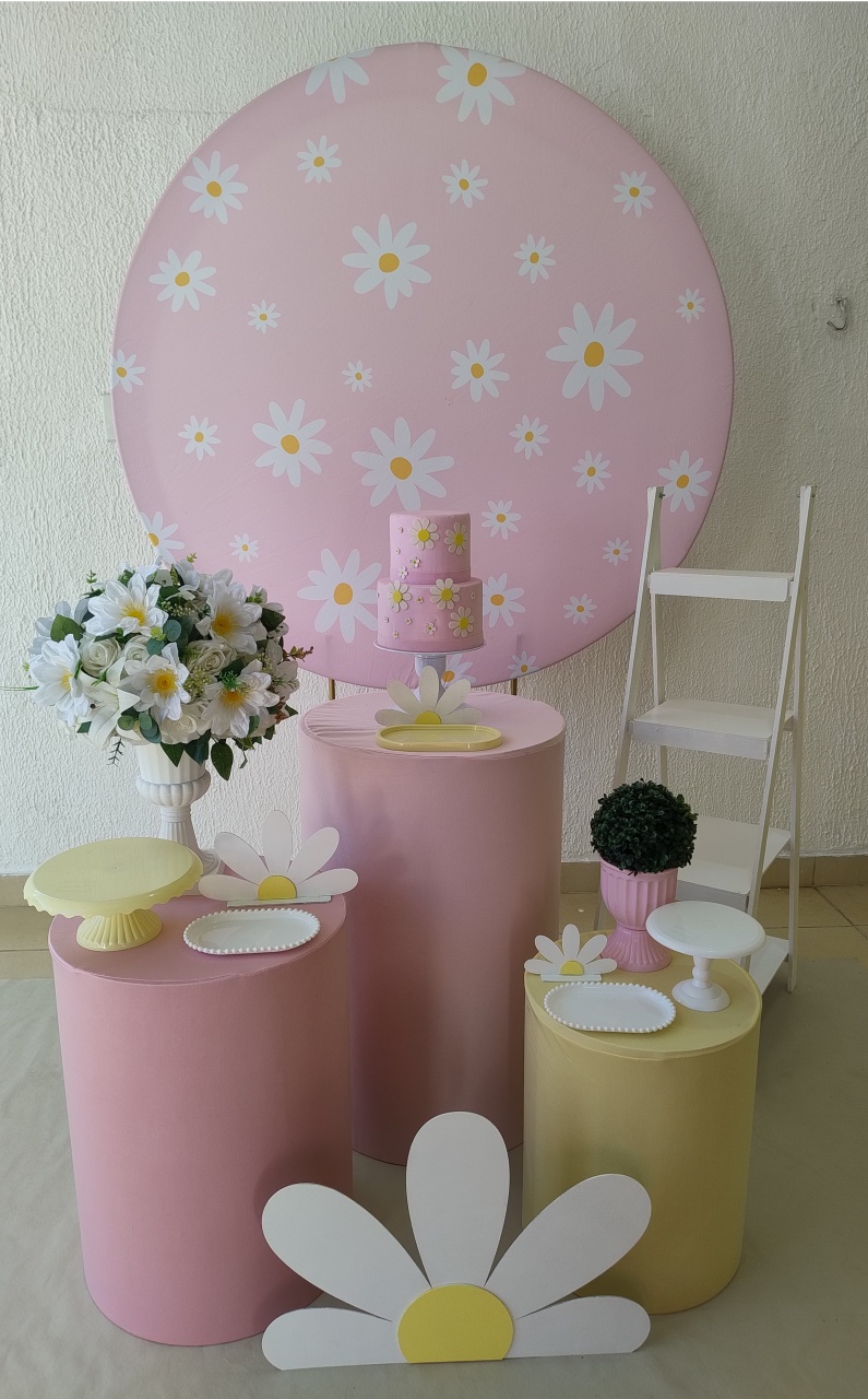Kit Pegue E Monte Margaridas Com Escadinha E Displays - Clássico - Neide Locações pegue e Monte 