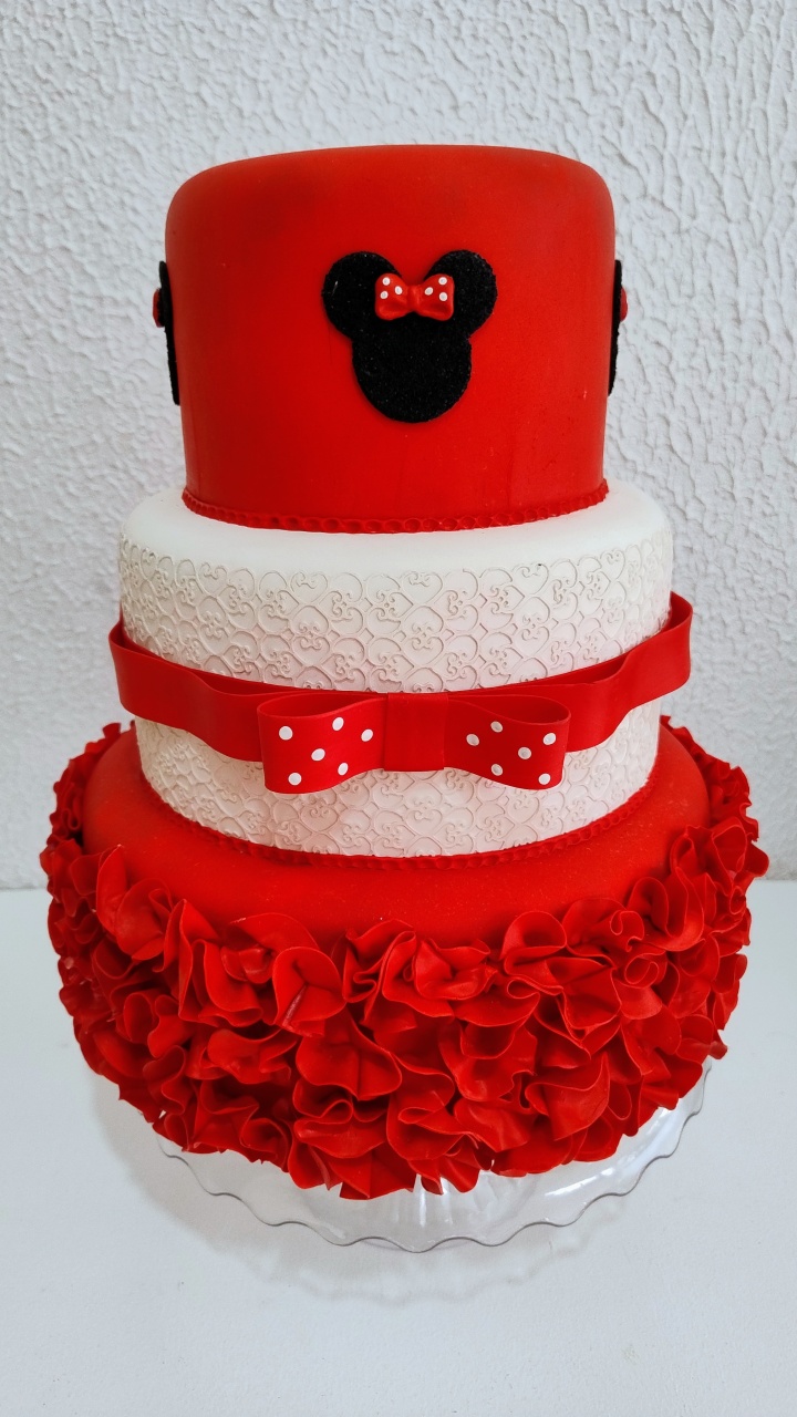 Bolo Cenográfico Minnie Vermelho - Neide Locações pegue e Monte 