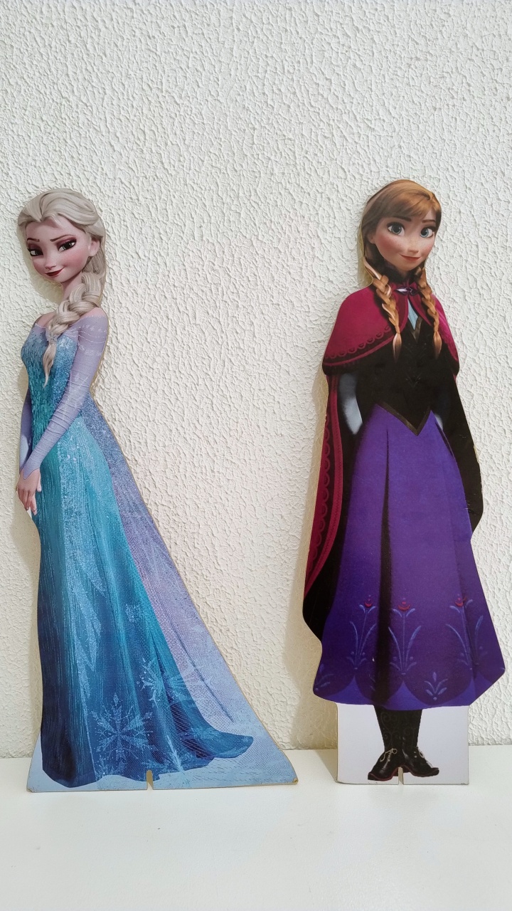 Displays de Chão E de Mesa Frozen - Neide Locações pegue e Monte 