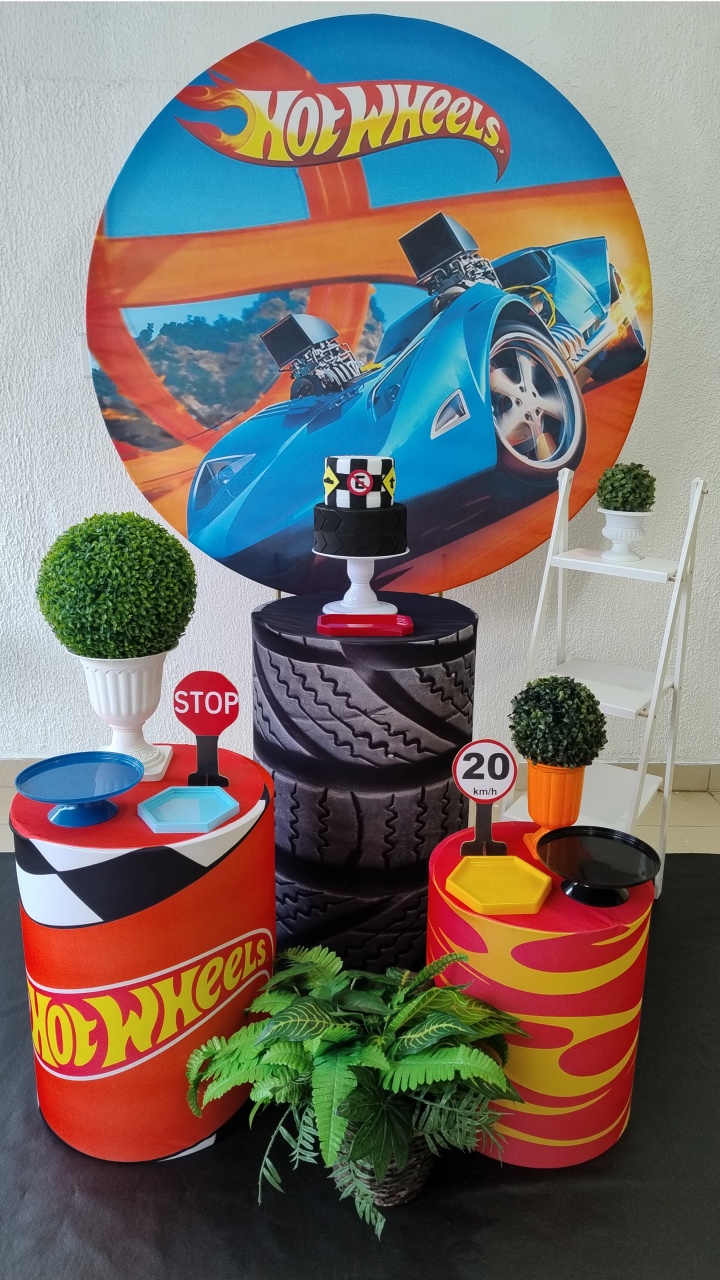 Kit Pegue E Monte Hot Wheels Com Escadinha, Displays E Arranjos de Chão - Clássico - Neide Locações pegue e Monte 
