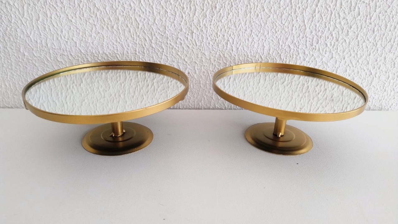 Kit Com 2 Suporte de Doce Espelhado Médio Ferro Dourado - Neide Locações pegue e Monte 