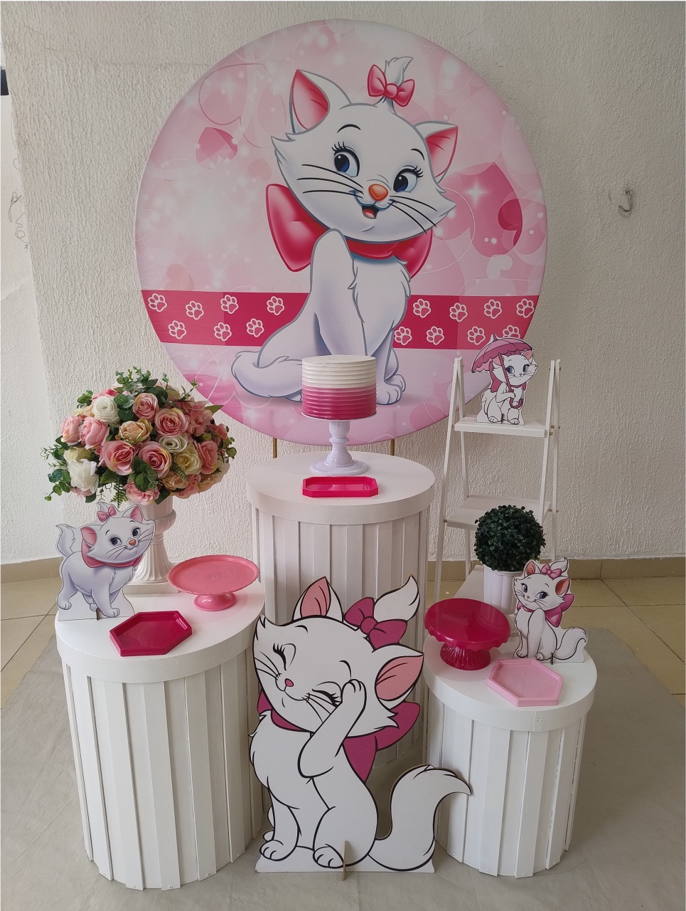 Kit Pegue E Monte Com Escadinha, Displays E Cilindros Ripados Gatinha Marie - Clássico - Neide Locações pegue e Monte 