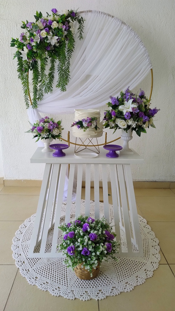 Kit Pegue E Monte Vintage Romântico Floral Rosa E Creme Com Mesa de Madeira Ripada Para Noivado Casamento Bodas - Neide Locações pegue e Monte 