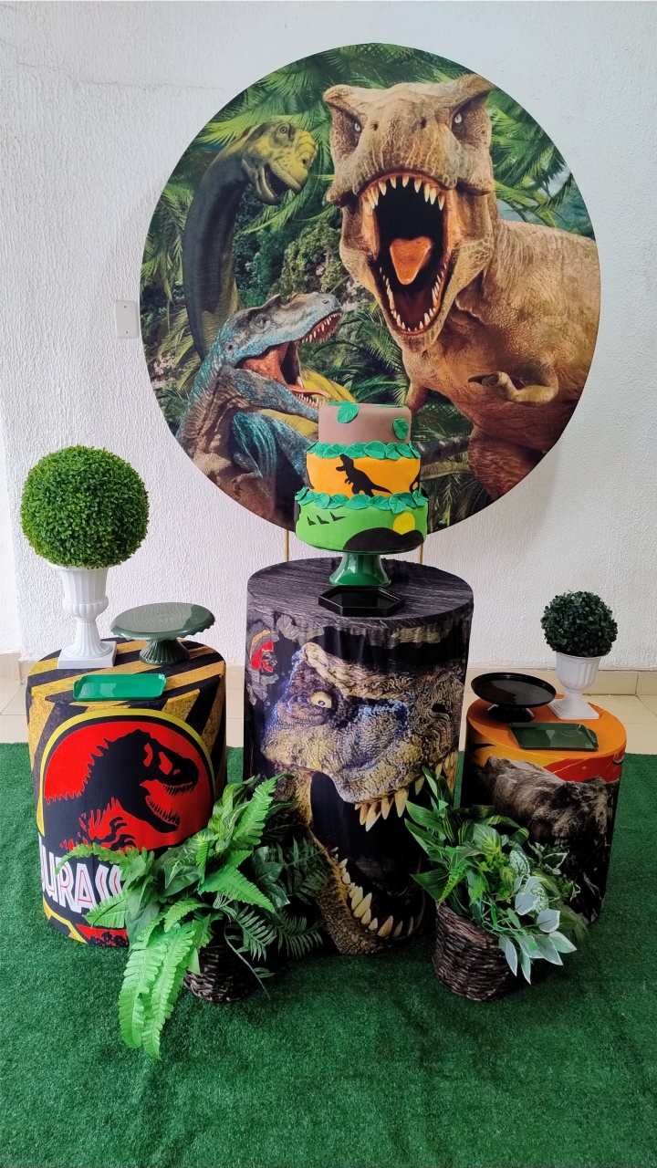 Kit Pegue E Monte Dinossauro Jurassic Park Com Arranjo de Chão - Clássico - Neide Locações pegue e Monte 