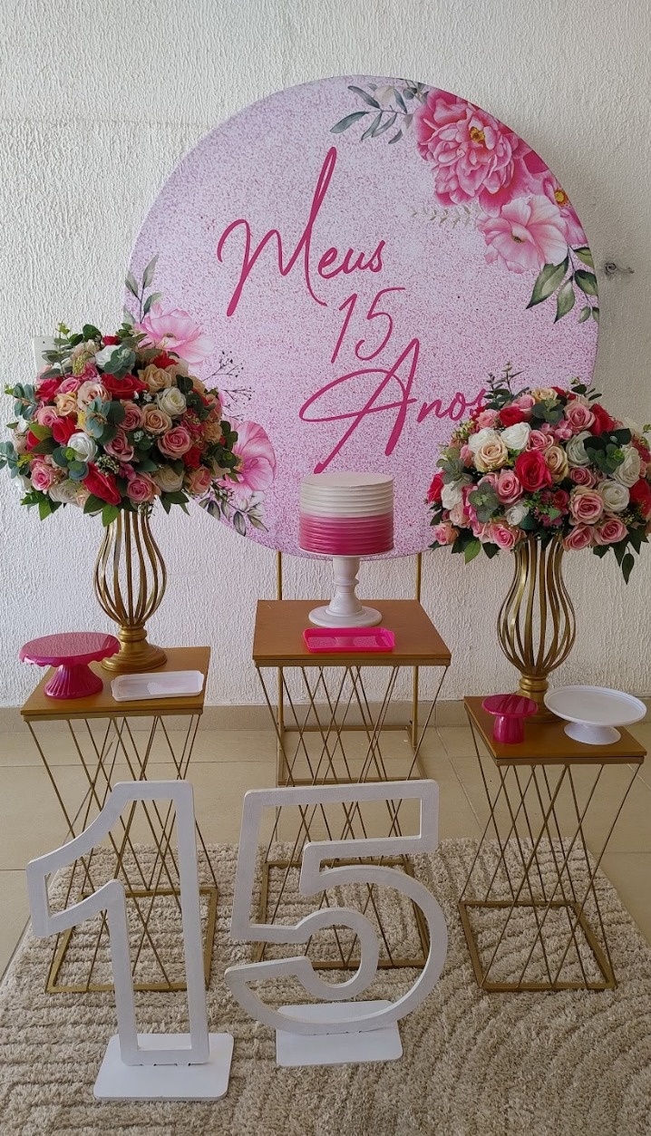 Kit Pegue E Monte Meus 15 Anos Pink, Branco E Dourado Com Displays - Neide Locações pegue e Monte 