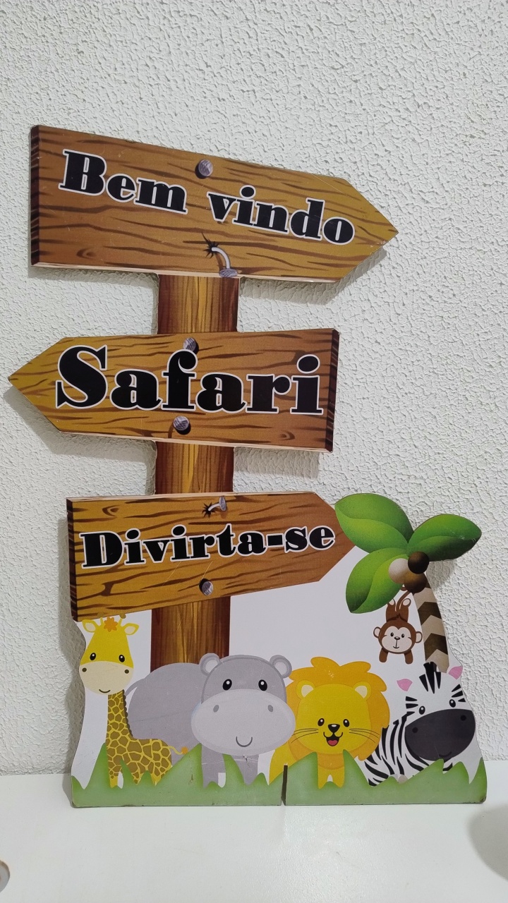 Displays de Chão E de Mesa Safari - Neide Locações pegue e Monte 