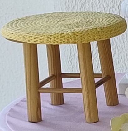 Suporte de Doce de Madeira Com Forro de Crochê Amarelo Candy M - Neide Locações pegue e Monte 