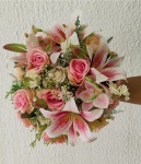 Buquê de Noiva Com Flores Artificiais Composto Por Rosas E Lírios Rosa Para Cerimônias de Casamento - imagem 5