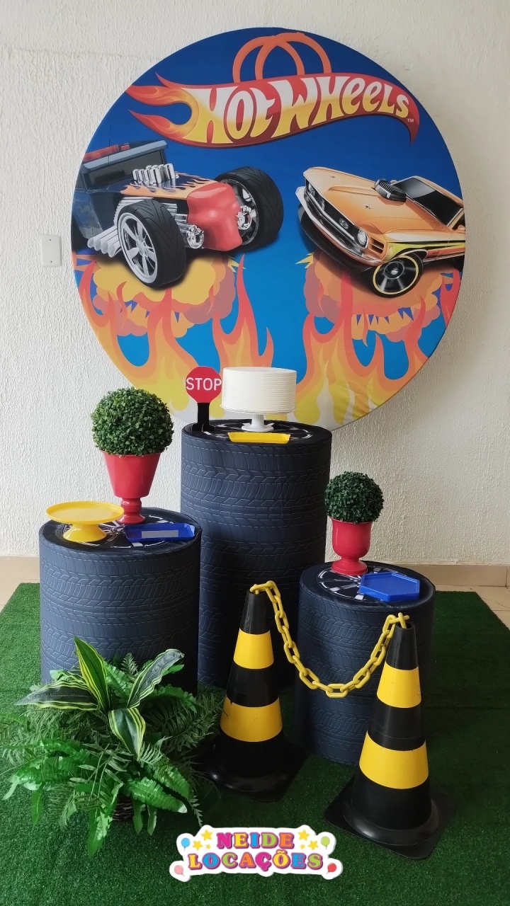 Kit Pegue E Monte Hot Wheels Com Cesto de Folhagens, Display E Cone de Sinalização - Clássico - Neide Locações pegue e Monte 