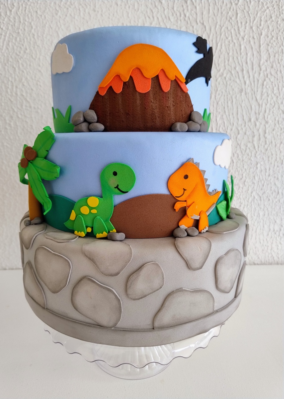 Bolo Cenográfico Dinossauros Baby - Neide Locações pegue e Monte 