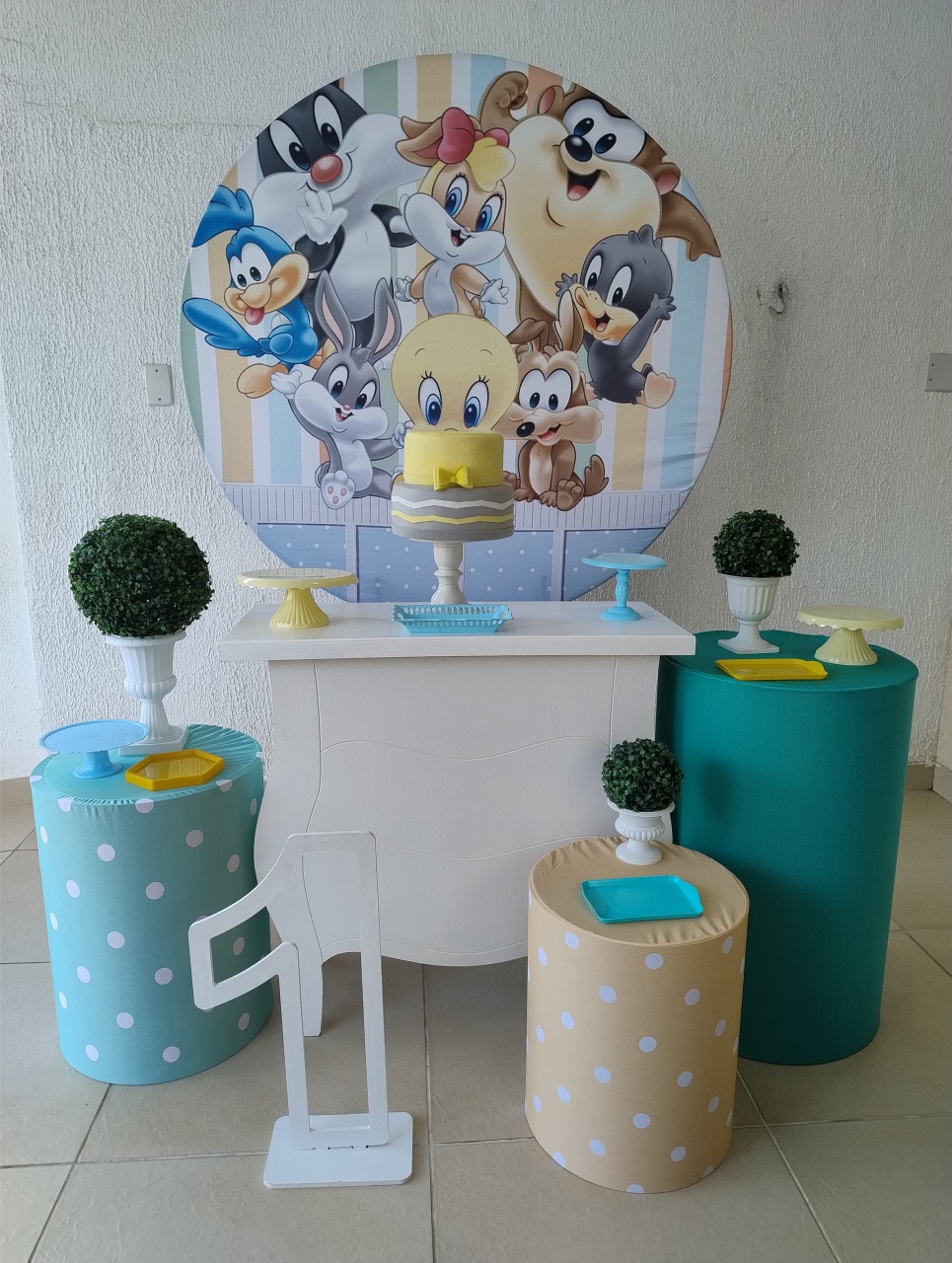 Kit Pegue E Monte Chá de Bebê Looney Tunes Com Numero 1 Em Mdf - Premium - Neide Locações pegue e Monte 