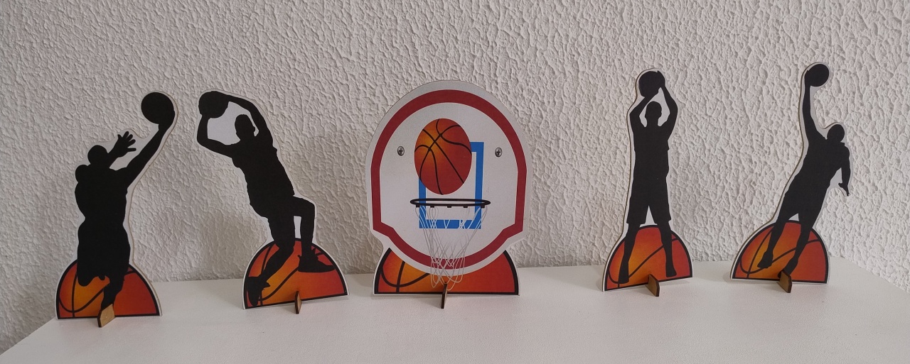 Display de Mesa Jogadores E Cesta de Basquete - Neide Locações pegue e Monte 