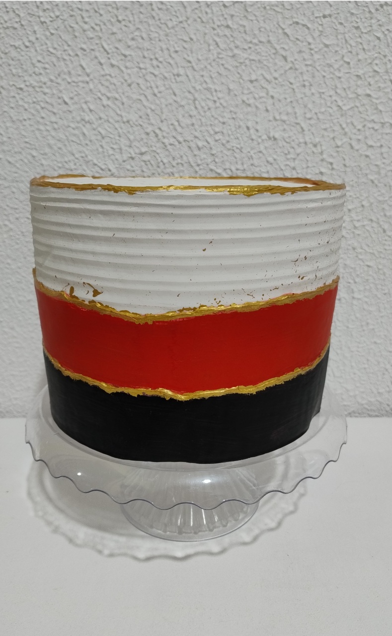 Bolo Cenográfico Buttercream Tons Vibrantes Vermelho E Preto - Neide Locações pegue e Monte 