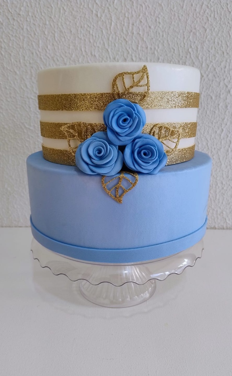 Bolo Cenográfico Floral Azul - Neide Locações pegue e Monte 