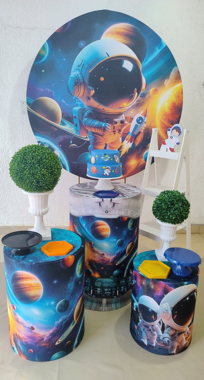 Kit Pegue E Monte Astronauta Nasa Com Escadinha E Display de Mesa - Clássico - Neide Locações pegue e Monte 