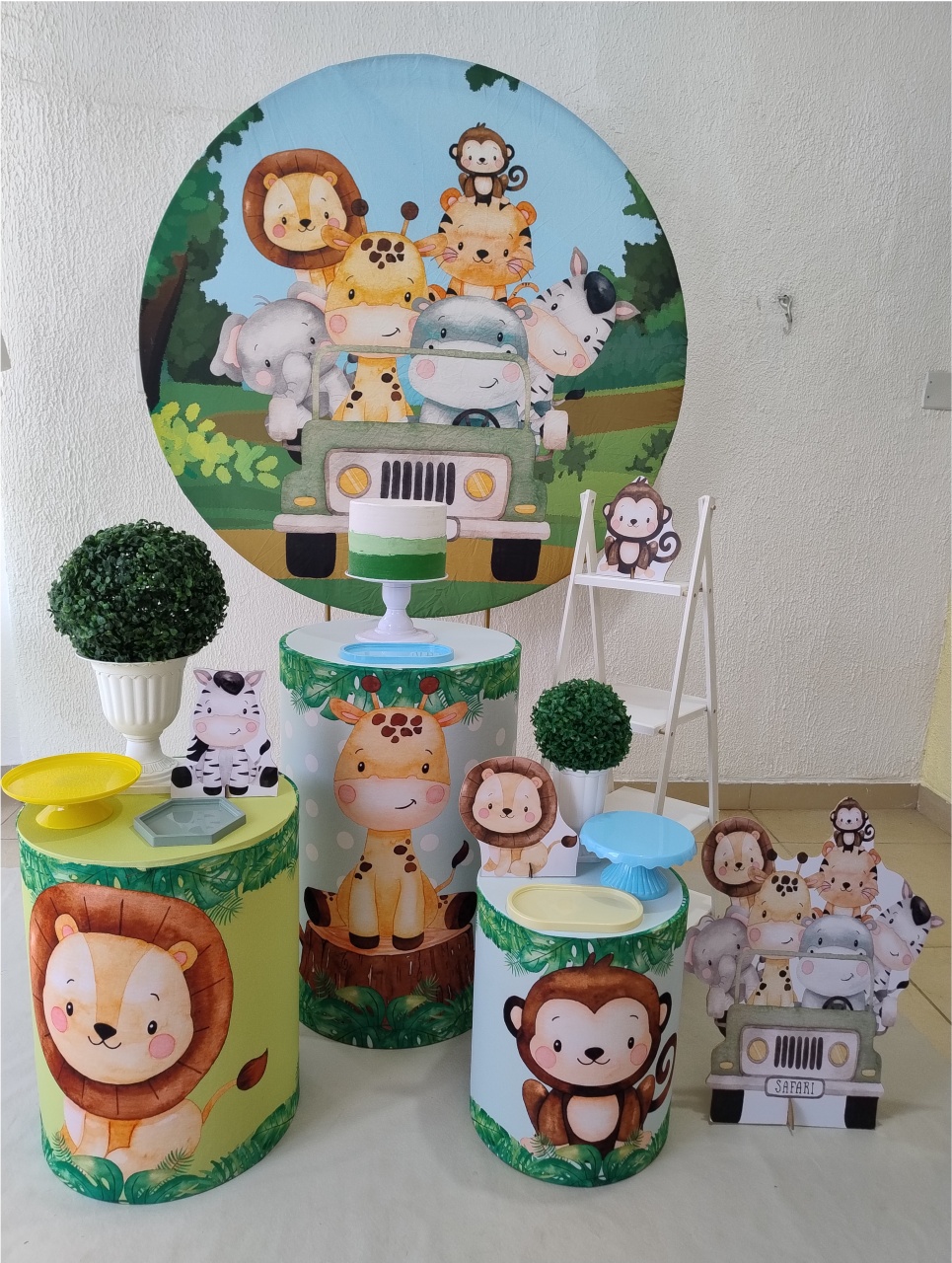 Kit Pegue E Monte Jipe Safari Menino Com Escadinha E Display - Clássico - Neide Locações pegue e Monte 