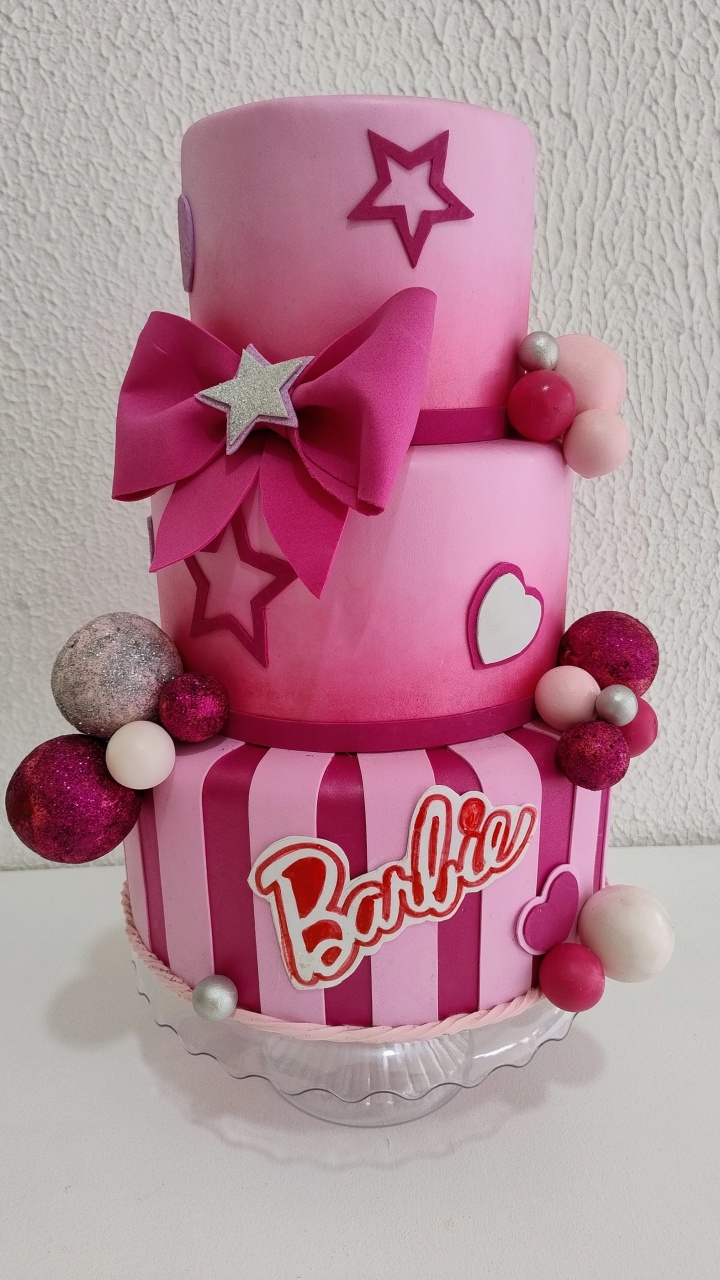 Bolo Cenográfico Barbie - Neide Locações pegue e Monte 