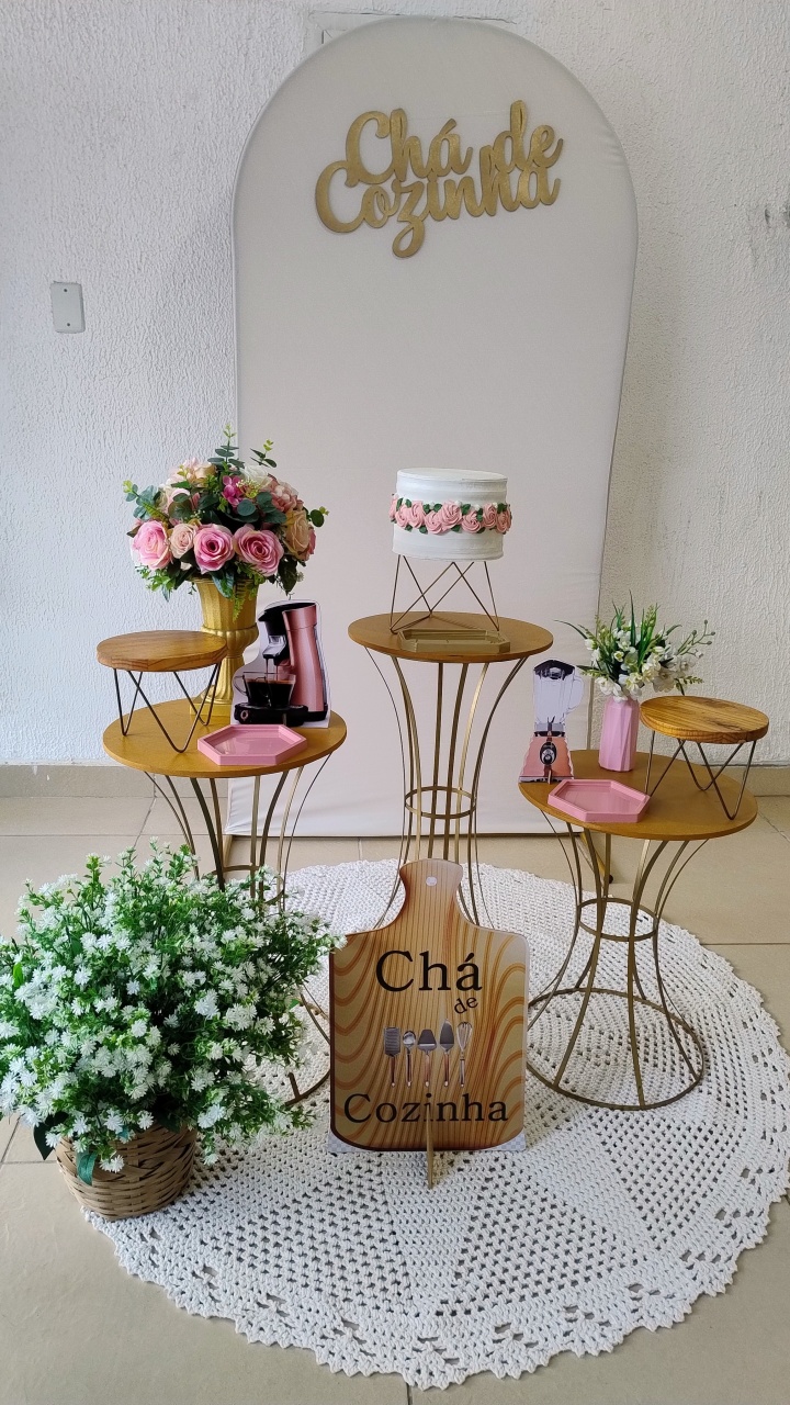 Kit Pegue E Monte Chá de Cozinha, Chá de Casa Nova Bege E Rose Com Mesa Dourada - Neide Locações pegue e Monte 