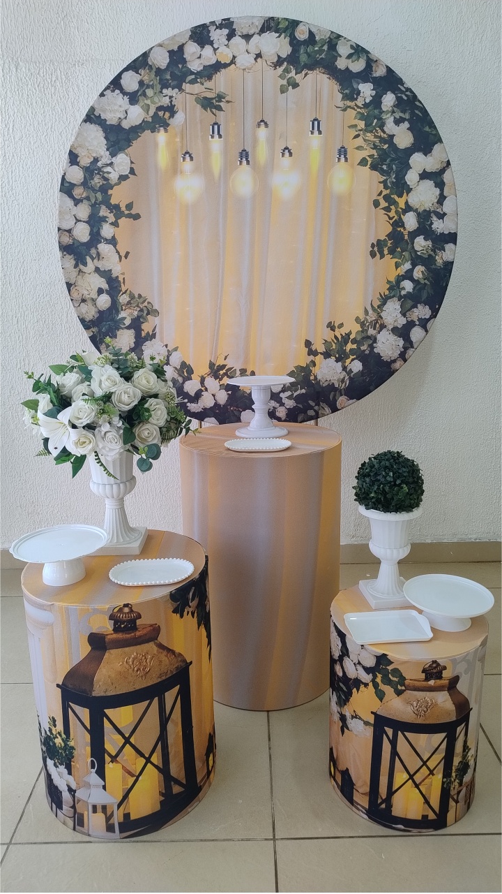 Kit Pegue E Monte Intimista No Estilo Floral Com Luzes, Lâmpadas E Lanternas Para Para Casamento, Noivado, Bodas - Tradicional - Neide Locações pegue e Monte 
