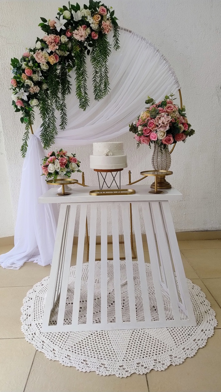 Kit Pegue E Monte Vintage Romântico Floral Lilás Com Mesa de Madeira Ripada Para Noivado Casamento Bodas - Neide Locações pegue e Monte 