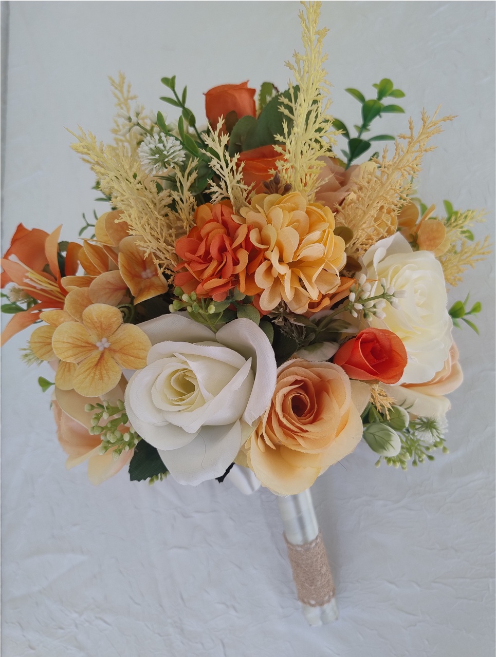Buquê de Noiva Com Flores Artificiais Composto Por Rosas, Dálias, Hortências E Capim Estilo Seco Para Cerimônias de Casamento - Neide Locações pegue e Monte 