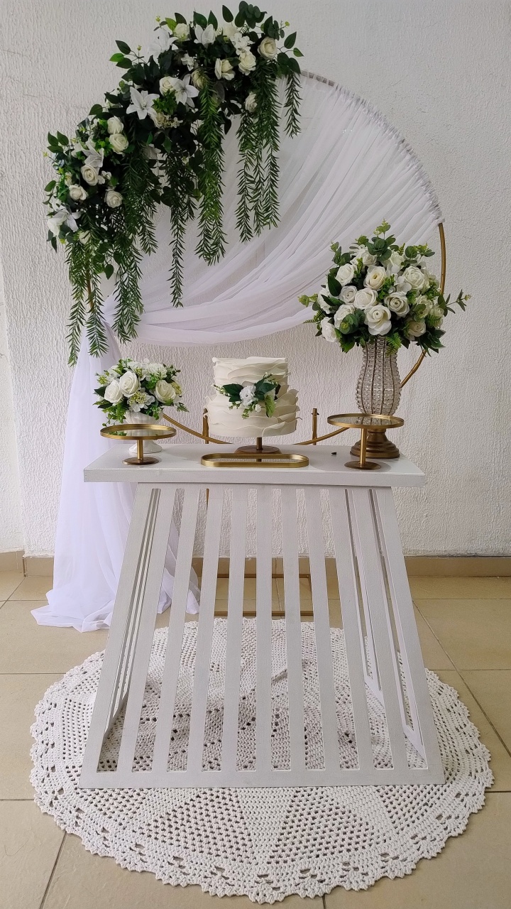 Kit Pegue E Monte Com Vintage Romântico Floral Branco Mesa de Madeira Ripada Branca Para Noivado Casamento Bodas - Neide Locações pegue e Monte 