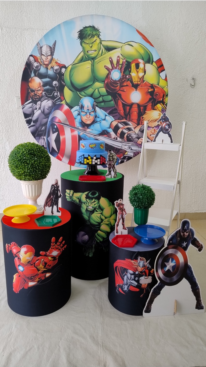Kit Pegue E Monte Com Escadinha E Displays Os Vingadores - Clássico - Neide Locações pegue e Monte 
