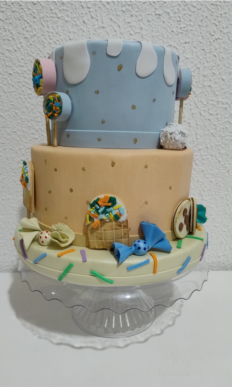 Bolo Cenográfico Doces - Neide Locações pegue e Monte 