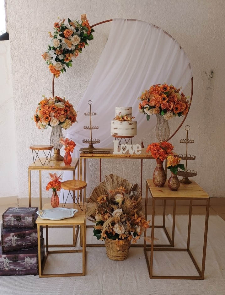 Kit Pegue E Monte Romântico Noivado Casamento Bodas Floral Terracota Com Mesa Quadrada de Madeira Rústica - Neide Locações pegue e Monte 