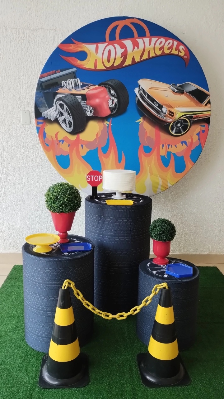 Kit Pegue E Monte Hot Wheels Com Display E Cone de Sinalização - Clássico - Neide Locações pegue e Monte 