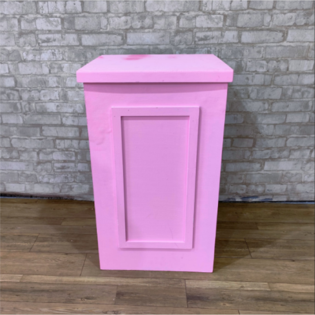 Alugue Mesa de Cubo Boiserie Lílas M - Lilás - Tallentos Decorações 