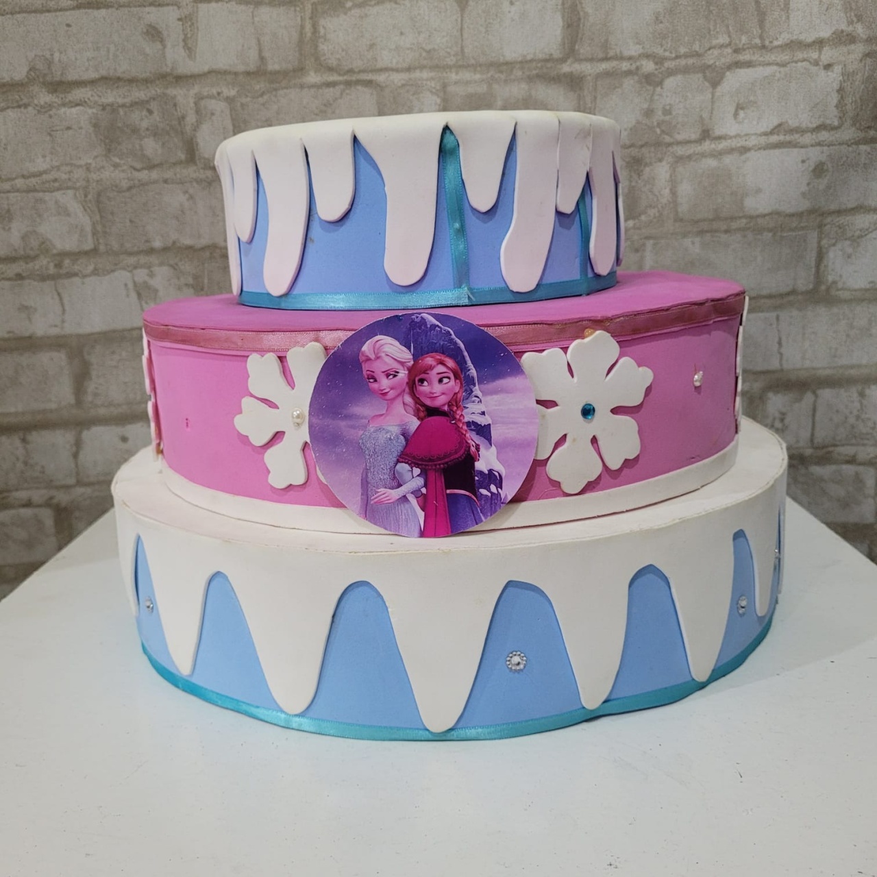 Alugue Bolo Fake Tema - Frozen - Tallentos Decorações 