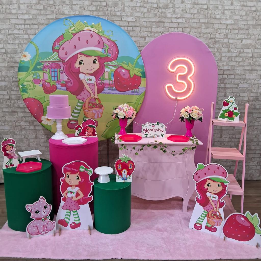 Alugue Tema Para Festa Decoração Moranguinho Tecido ( Modelo 4 ) - Tallentos Decorações 