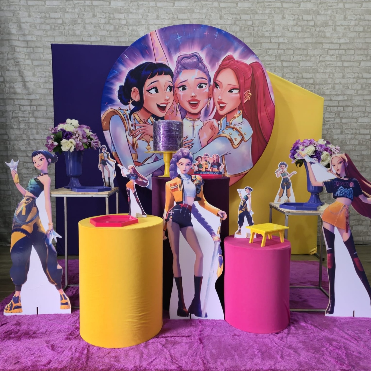 Alugue Tema Para Festa Decoração Guerreiras Do K-Pop Tecido ( Modelo 4 ) - Tallentos Decorações 