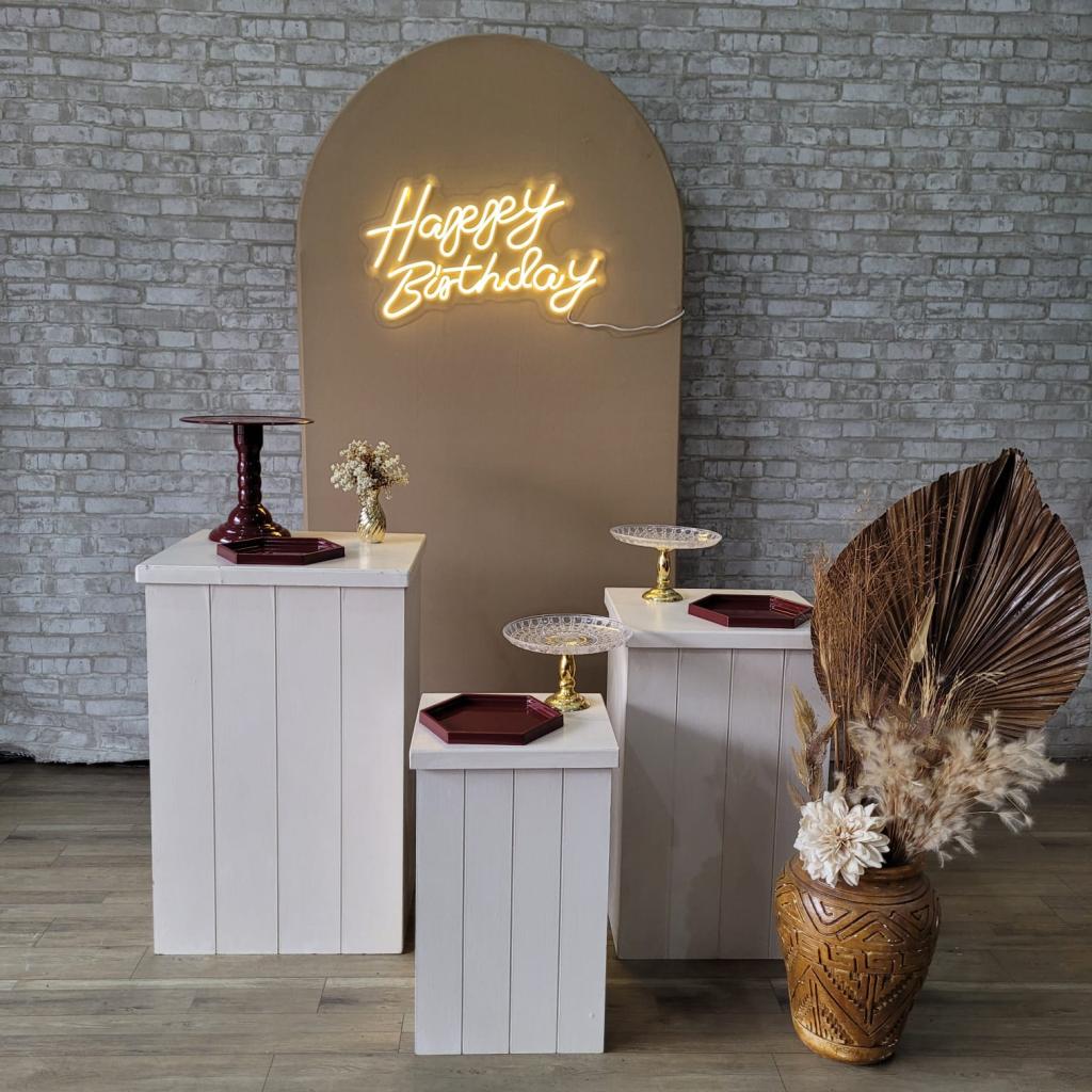 Alugue Tema Para Festa Decoração Happy Nude Tecido ( Modelo 4 ) - Tallentos Decorações 
